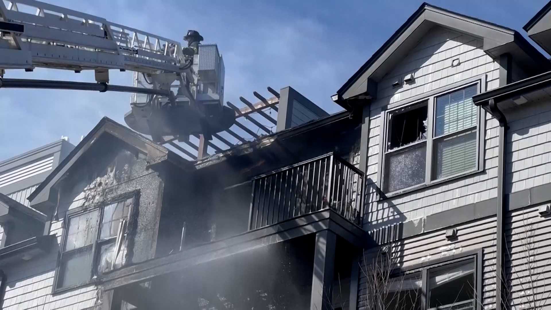 Fire at 4-story North Shore apartment building displaces dozens - Vimarsana News