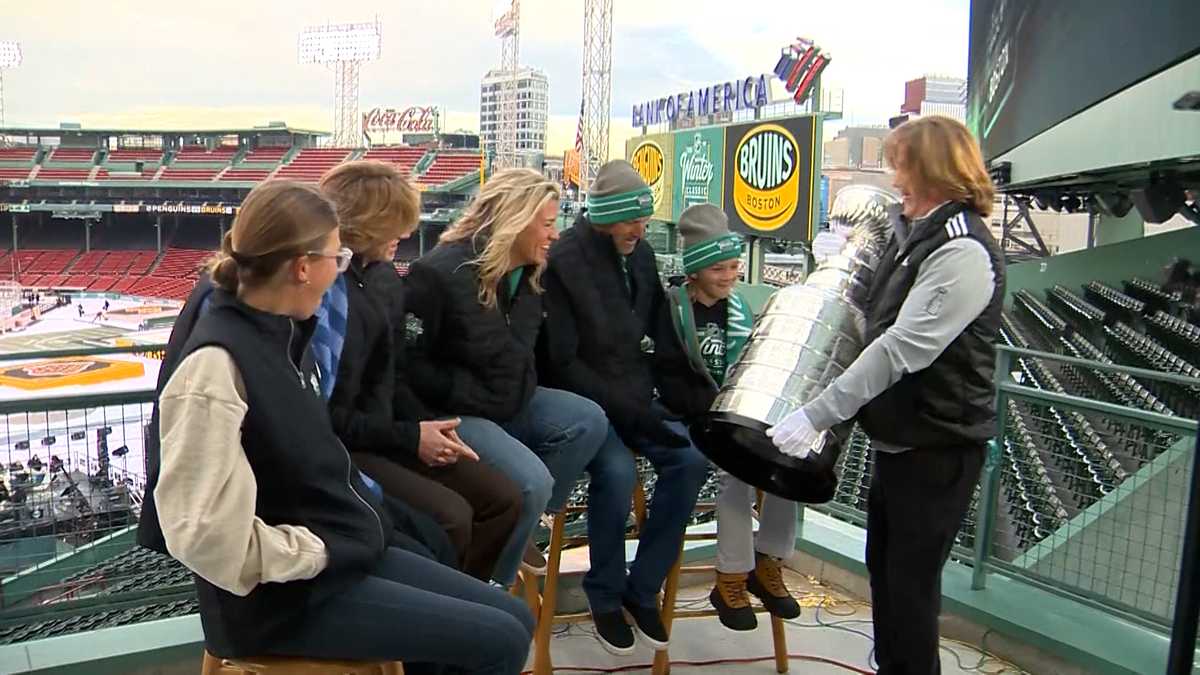 Bruins arrive at Fenway Park in vintage Red Sox jerseys ahead of