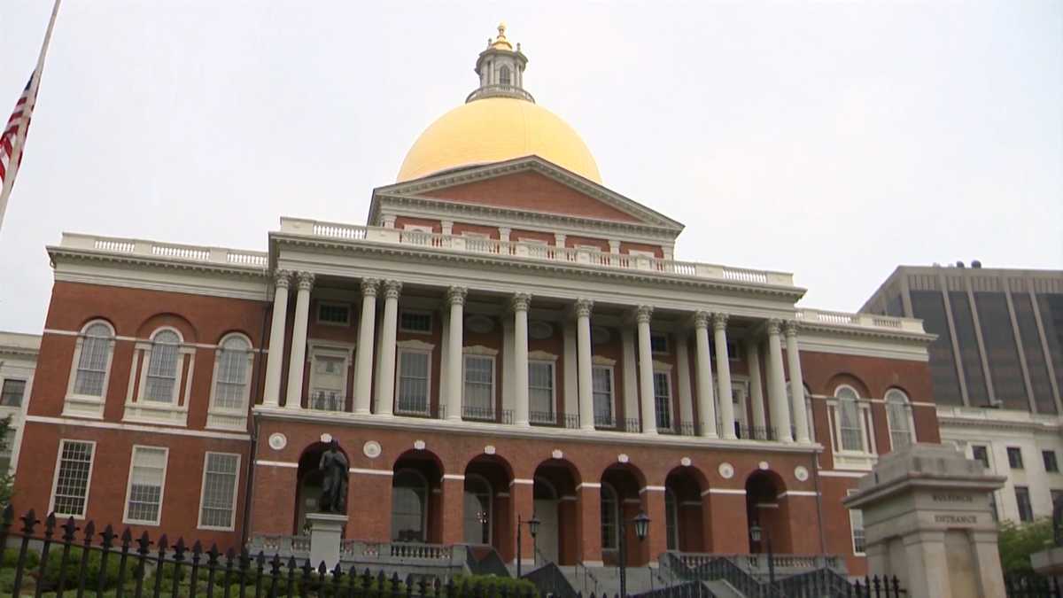 Massachusetts House votes to extend legislative session