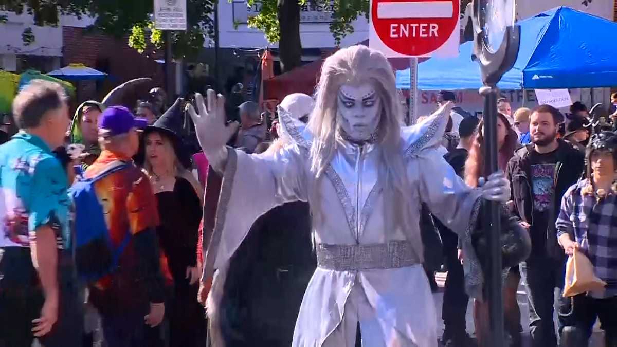 Thousands flock to Salem to celebrate Halloween in 'Witch City'