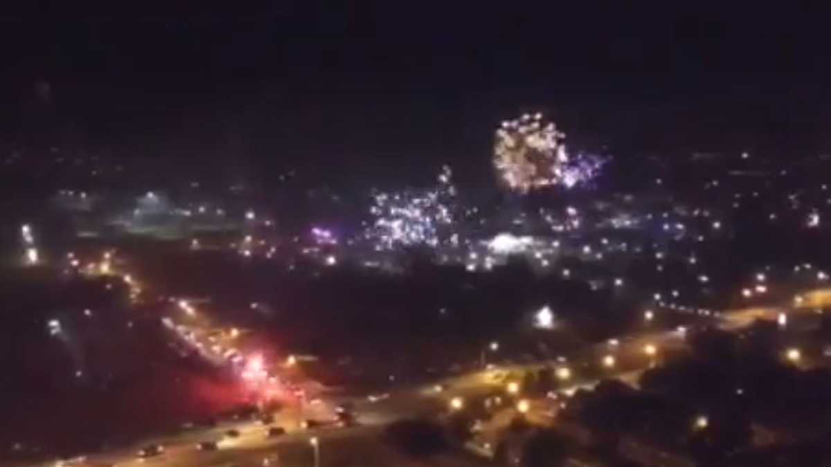 Video captures amazing fireworks over Mustang sky