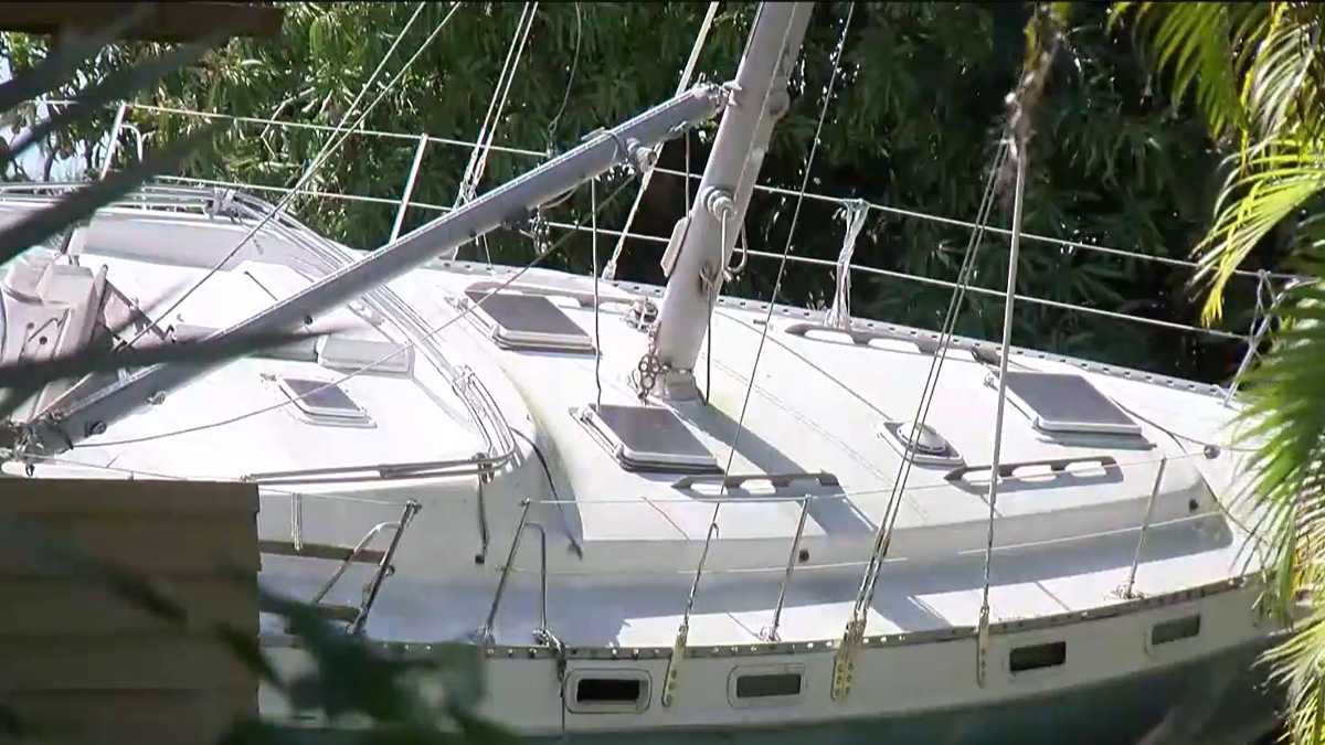 Residents await removal of abandoned sailboat in Cape Coral neighborhood - Vimarsana News