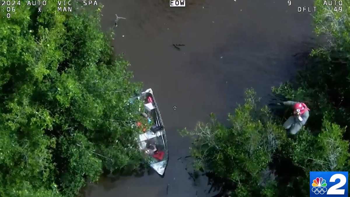 Stranded couple, 4 dogs rescued in Everglades by Collier County Sheriff