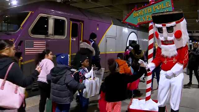 Hundreds of families ride 'North Pole Express' in Boston - Vimarsana News