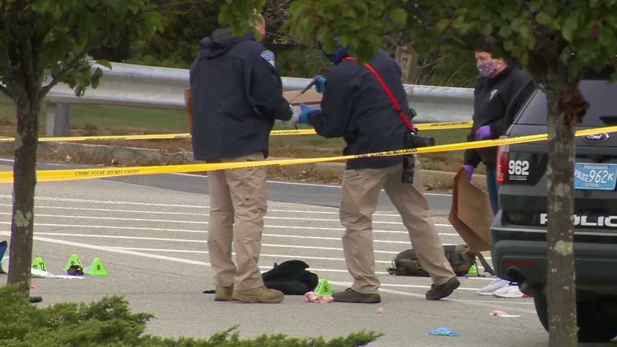 Suspect shot by police officer outside Kingston mall