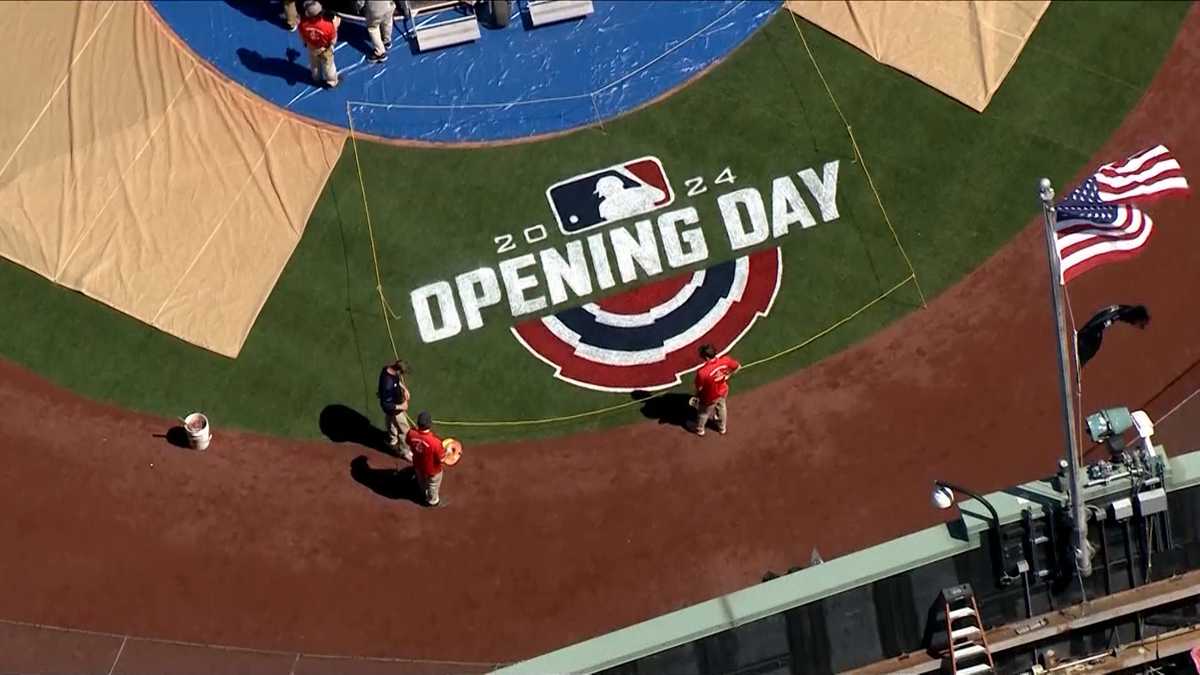 Opening Day honors 'cursebreaking' 2004 Red Sox