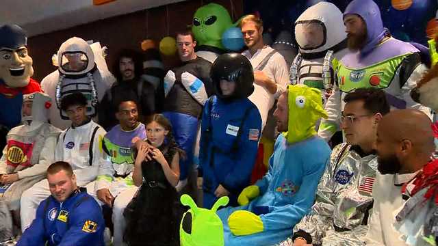 Pats, Revs host Halloween party for pediatric cancer patients - Vimarsana News