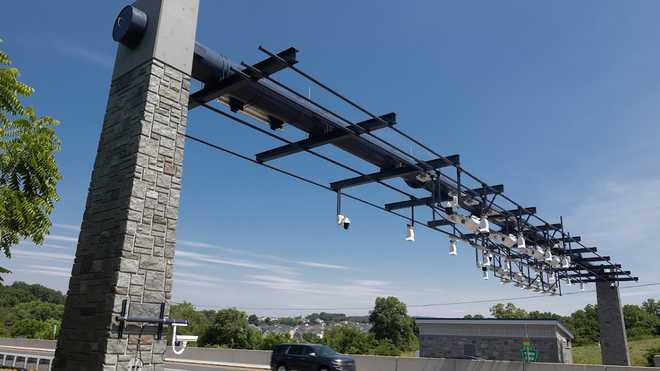 Pórtico de peaje en la vía pública de Pennsylvania Turnpike