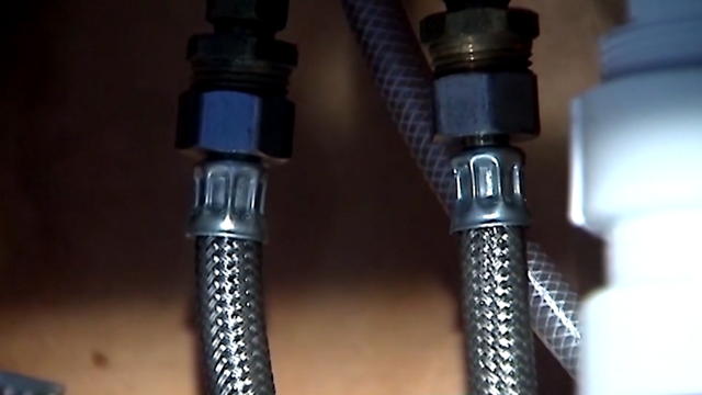 What should you do if a pipe freezes or bursts during the winter? - Vimarsana News