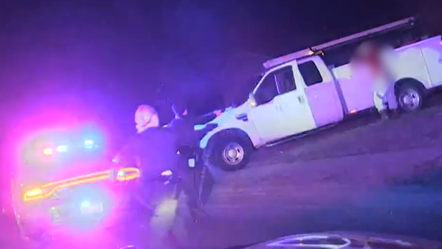Edmond police taze woman flashing officers after chase - Vimarsana News