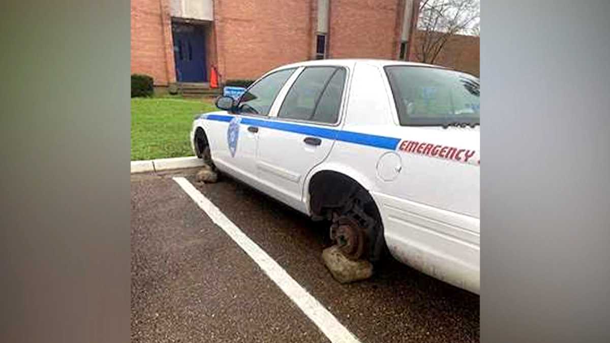 Thieves keep stealing wheels off police cars in this city