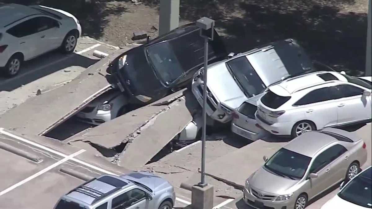 Parking garage collapses in Texas; 21 cars damaged