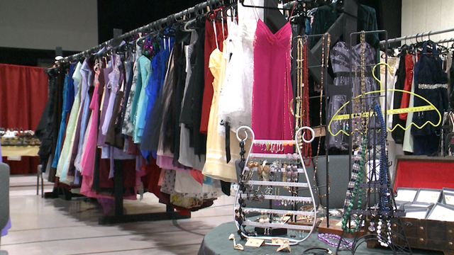 Prom Perfect: Free dresses, tuxes available for teens - Vimarsana News
