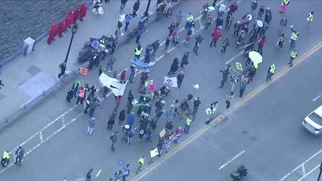 Climate change protesters block traffic on 1 side of Boston bridge - Vimarsana News