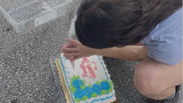 Publix says 'sorry' after staff does not write 'trans' on cake, LGBTQ+ rights activist says - Vimarsana News