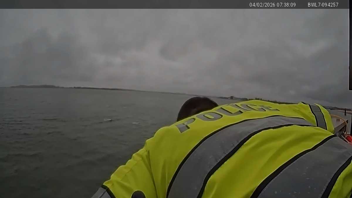 Bodycam: Troopers throw rescue rope to boater in Boston