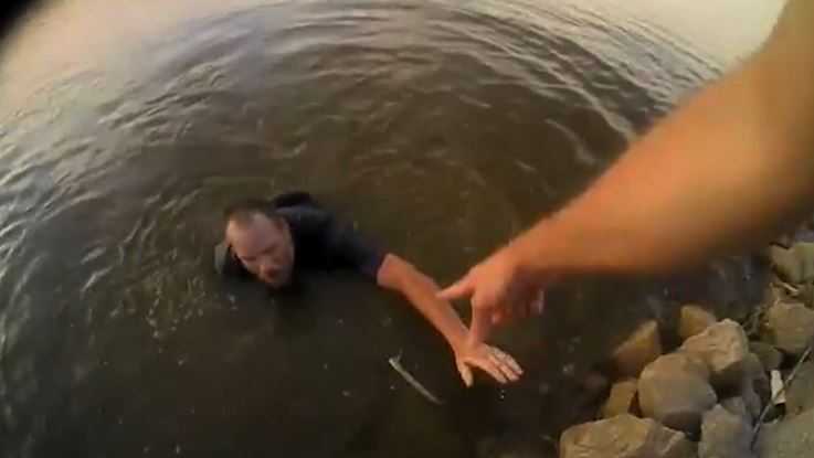 Video Man Jumps Into River Swims To Avoid Being Captured By Okc Police 