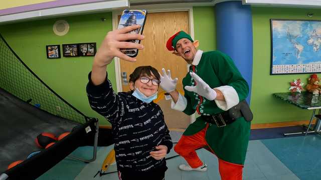 Rob Gronkowski visits hospital dressed as 'Robbie the Elf' - Vimarsana News