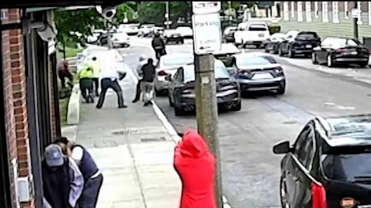 Video Gunfire exchanged on street in Boston's Roxbury neighborhood