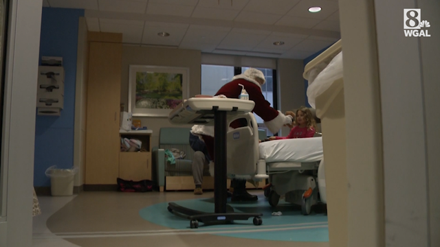 Santa hands out presents to young patients at UPMC Harrisburg - Vimarsana News