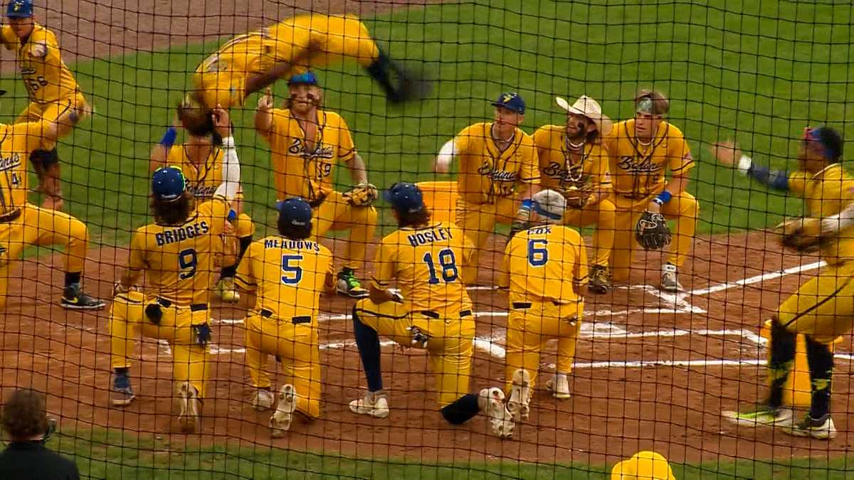 Brockton goes bananas for barnstorming baseball team