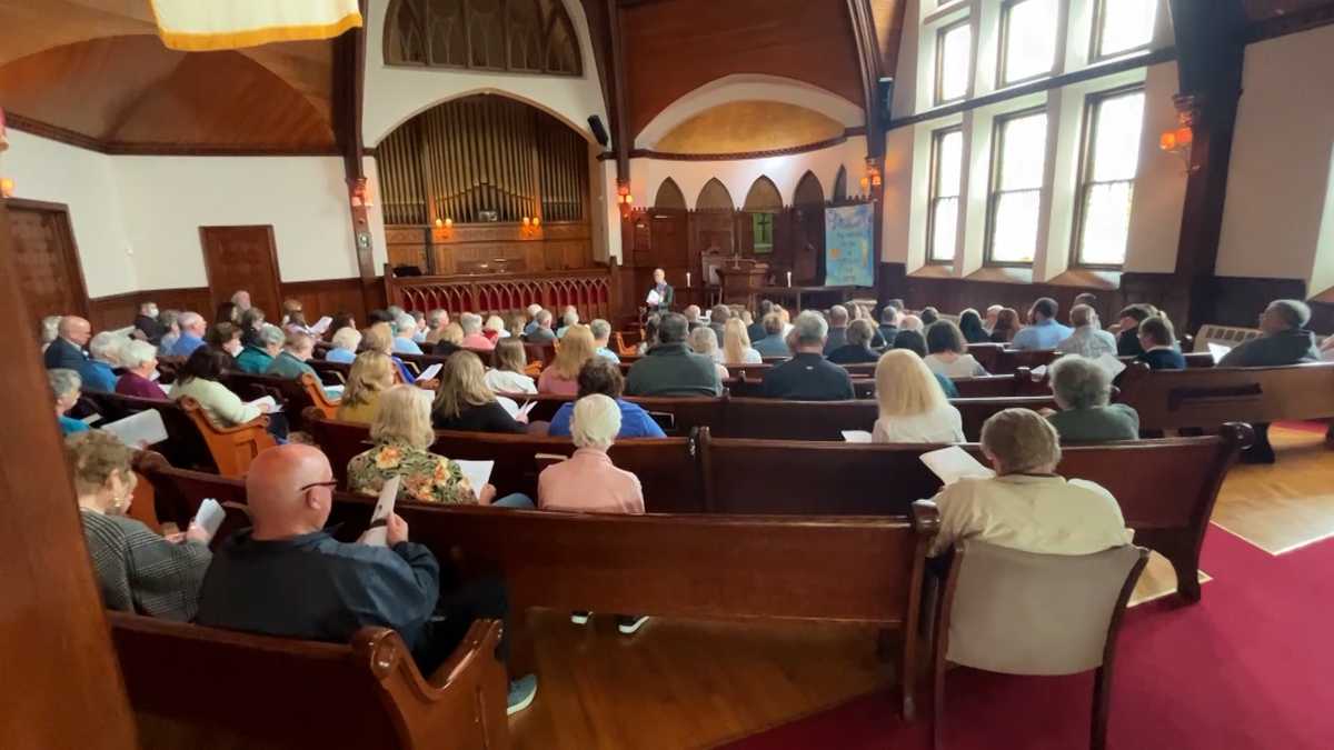 Congregants of Mass. church destroyed by fire attend Sunday services in