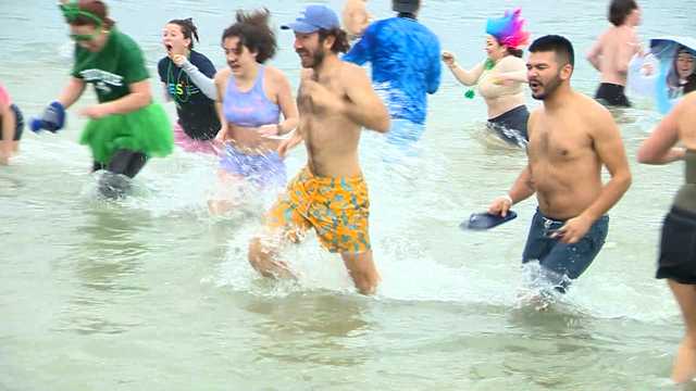 Shamrock Splash: Thousands raised for Boston beach program - Vimarsana News