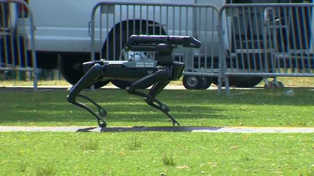 State Police robot shows off its moves on Esplanade - Vimarsana News