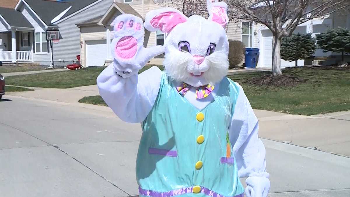 Easter bunny helps spread cheer during coronavirus outbreak