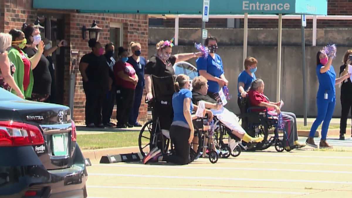 Nursing home puts on parade, allowing residents to see their loved ones