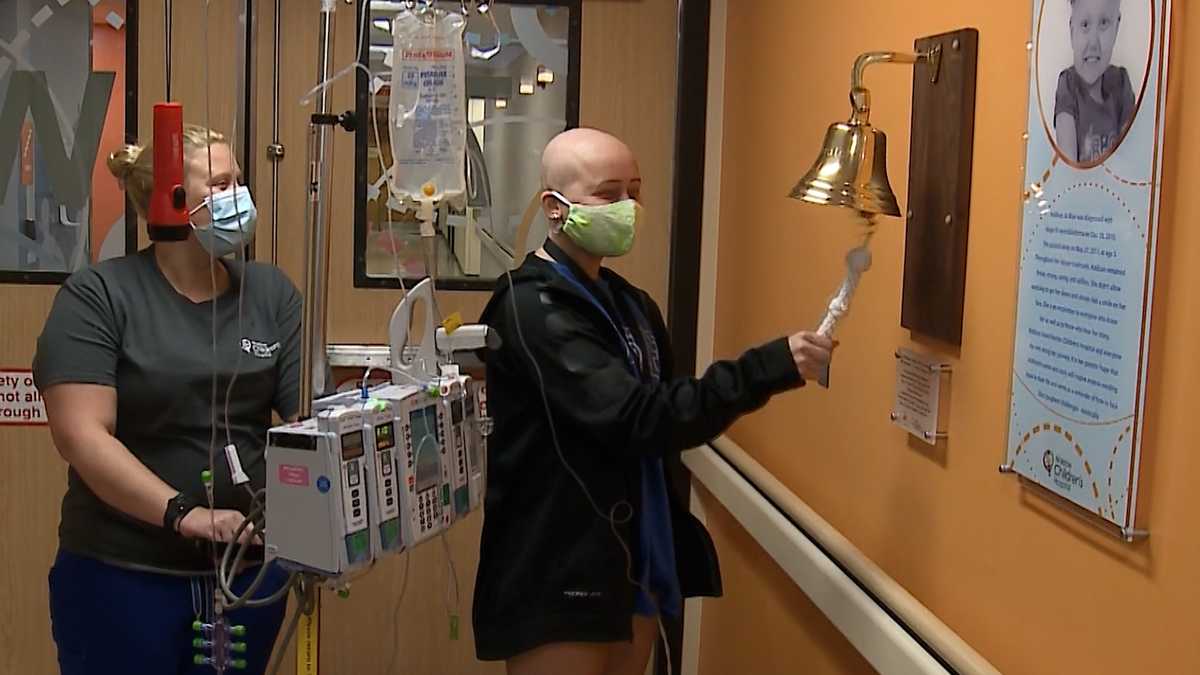 Teen Cancer Survivor Rings Bell To Celebrate Final Treatment 4060