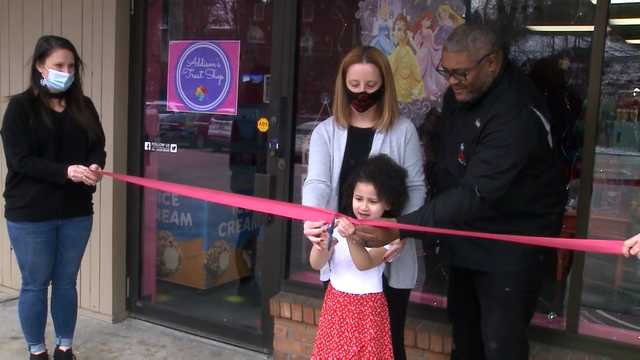 Kentucky 5-year-old opens her own treat shop - Vimarsana News