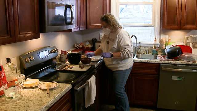 Woman starts sweet treat business to support family during unemployment - Vimarsana News