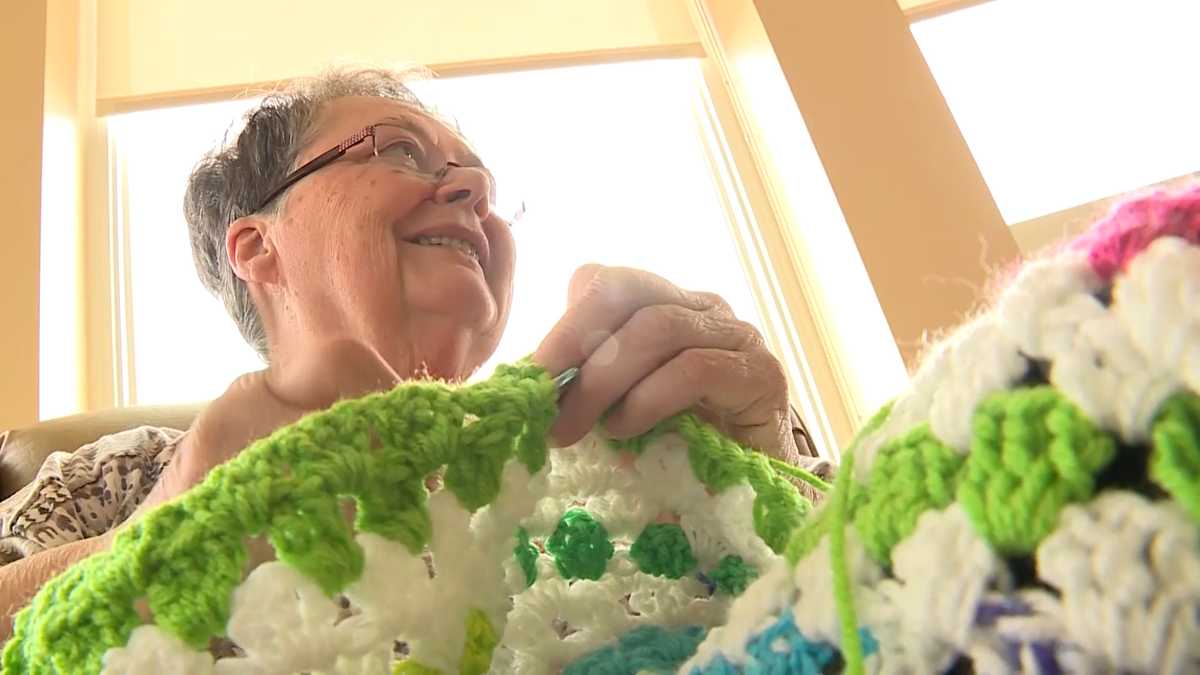 'It gives them a little extra warmth' Volunteers stitch handmade