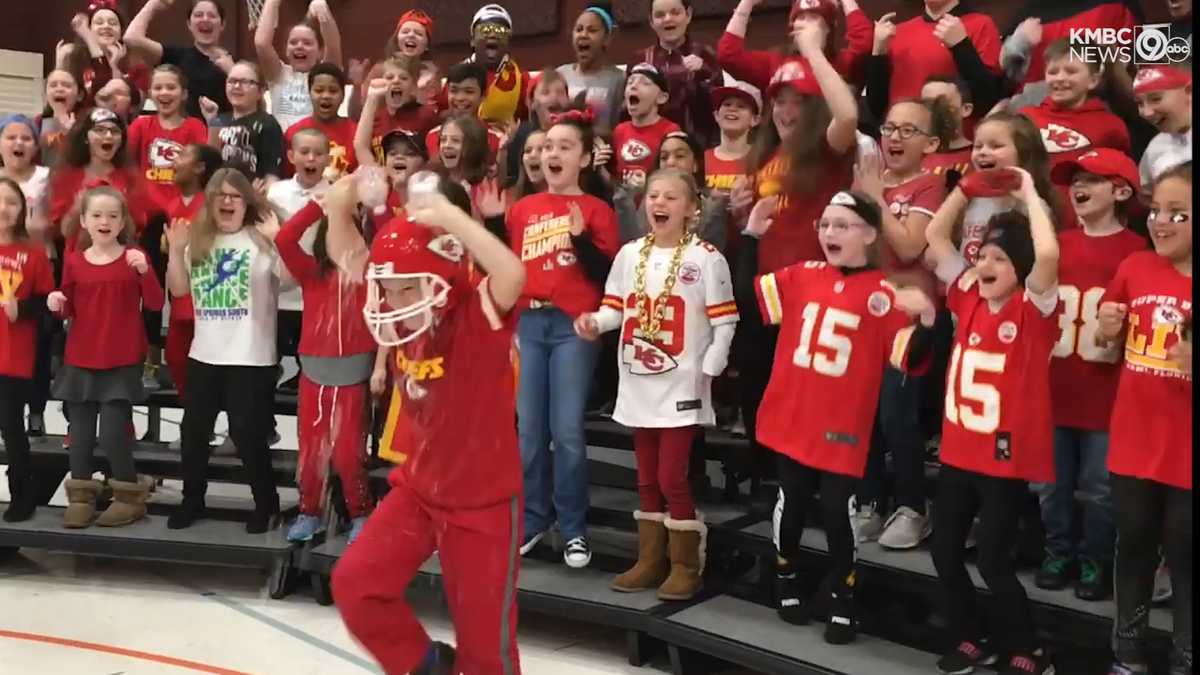 Blue Springs honors Kansas City Chiefs with billboard on I-70