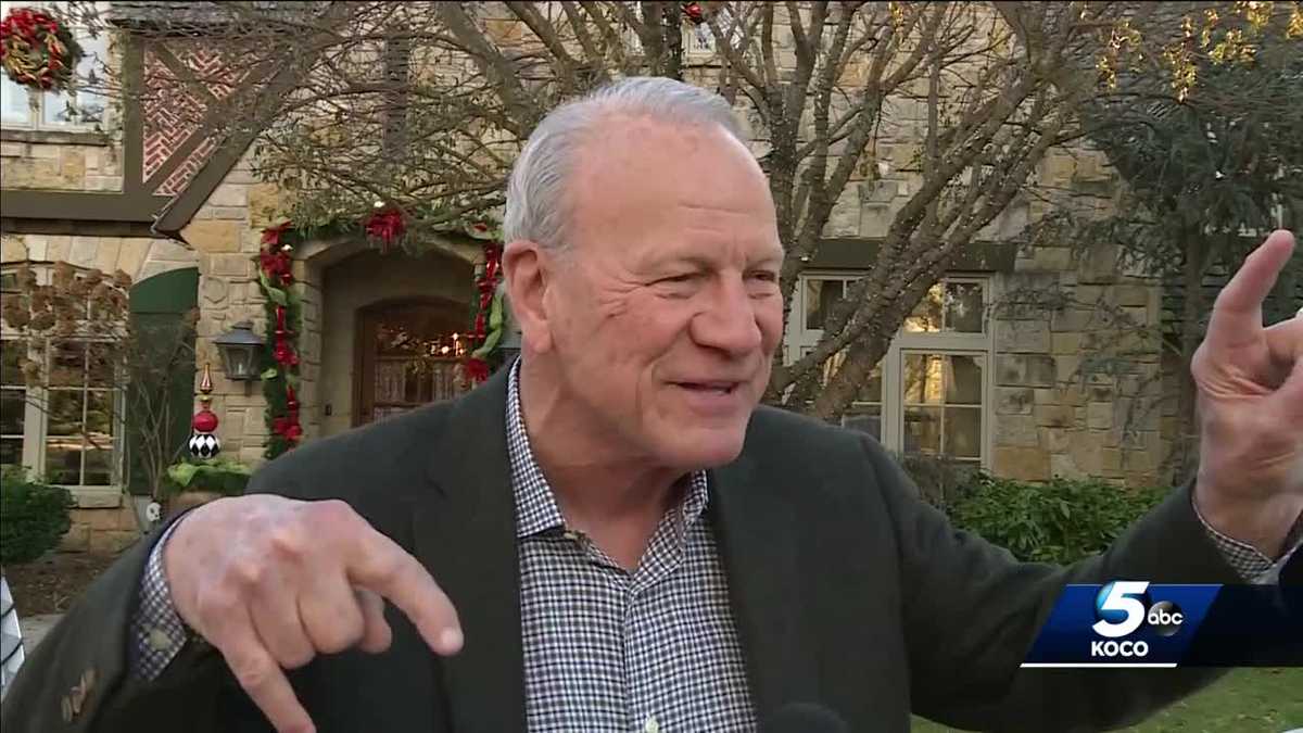 Legend Barry Switzer ‘Horns down’ gesture comes with the territory of