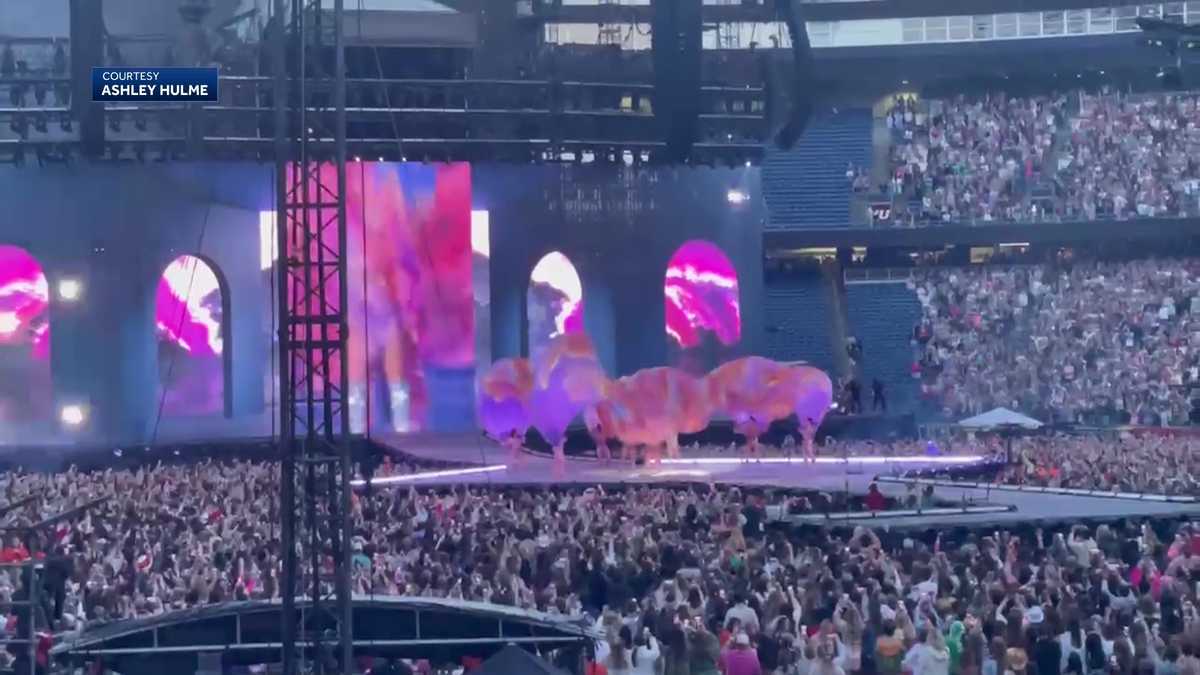 Here's what it looked like at Night 1 of Taylor Swift concert at Gillette