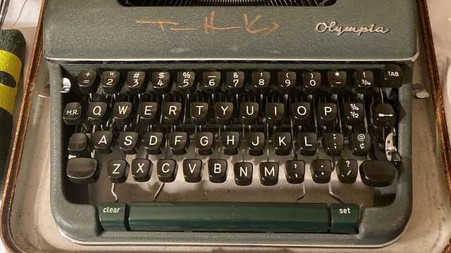 Mass. company receives autographed typewriter from Tom Hanks - Vimarsana News