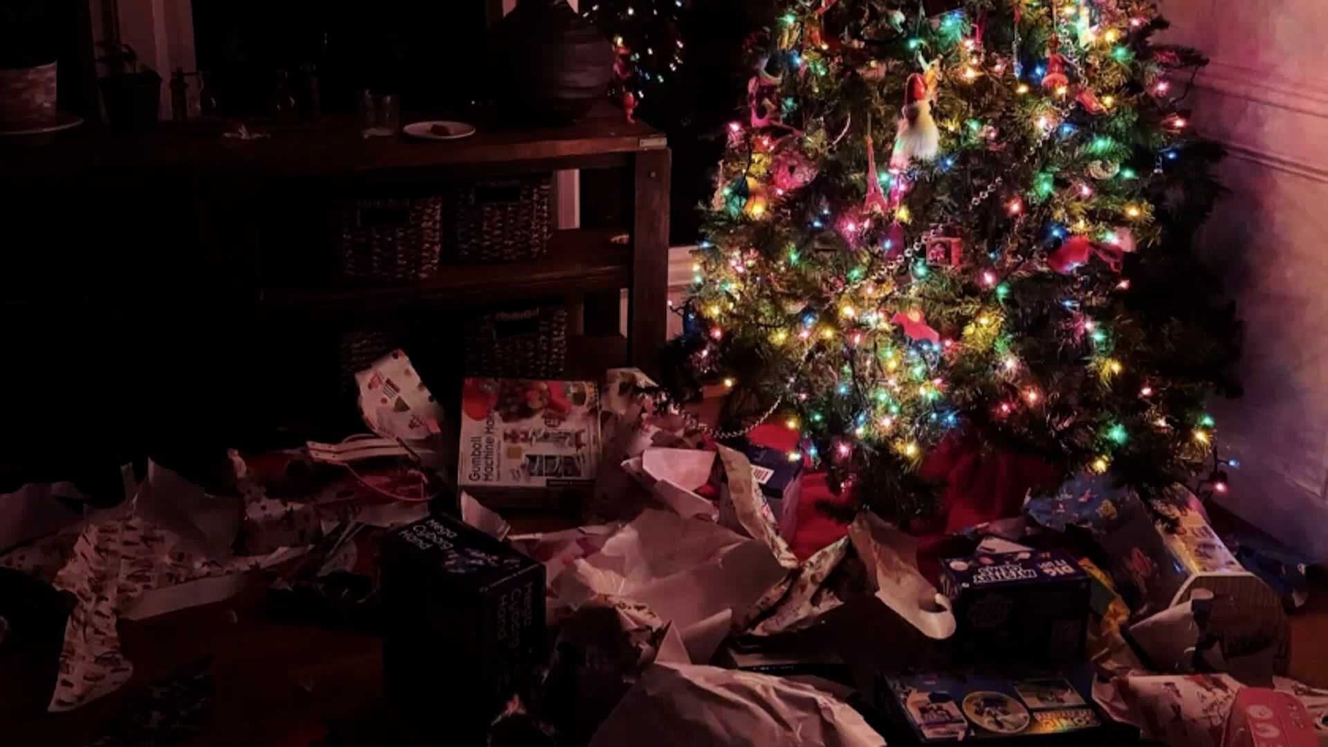 3-year-old opens entire family's Christmas presents at 3 a.m. - Vimarsana News