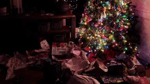 3-year-old opens entire family's Christmas presents at 3 a.m. - Vimarsana News