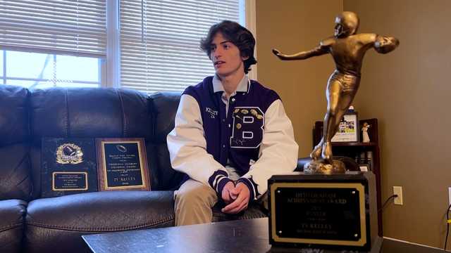 High school QB born with 7 fingers gets attention of college scouts - Vimarsana News