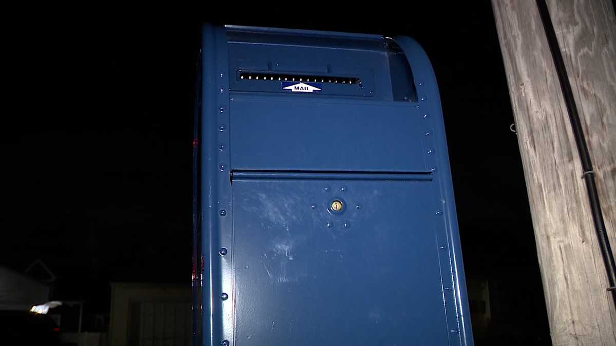 Man steals key for USPS mailboxes in Randolph from letter carrier