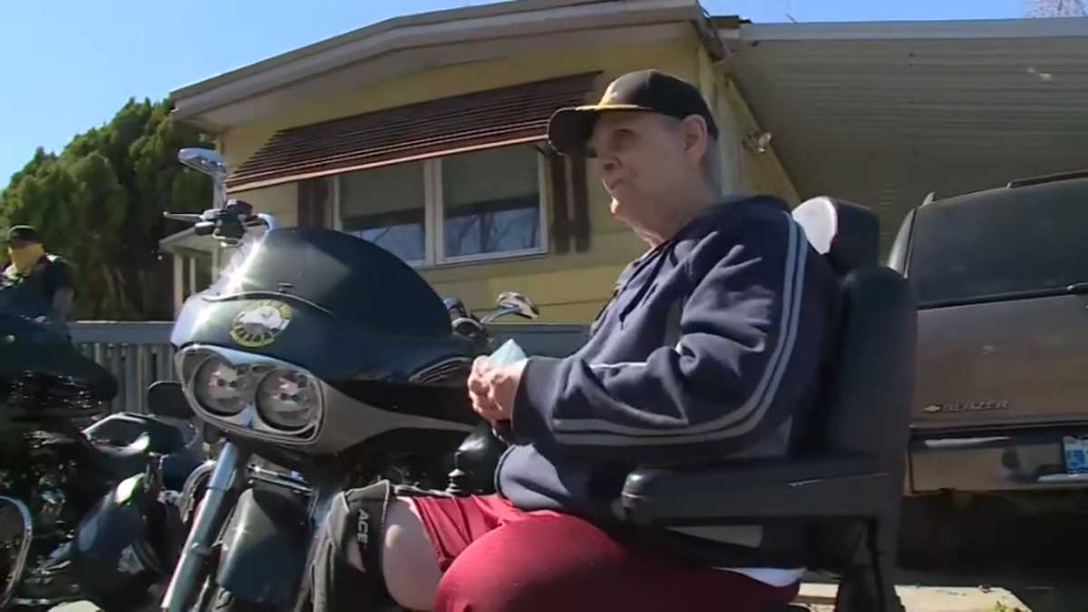 Volunteers build ramp for disabled veteran who hadn't left his home in