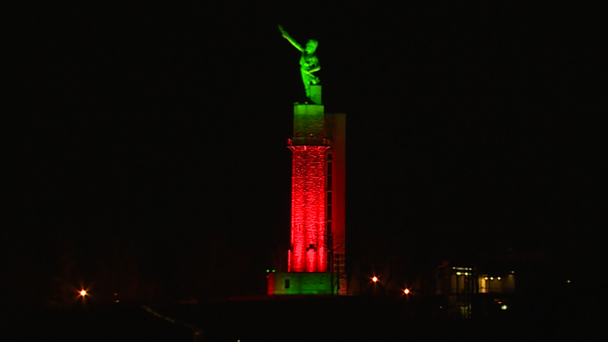 Vulcan holiday light show returns