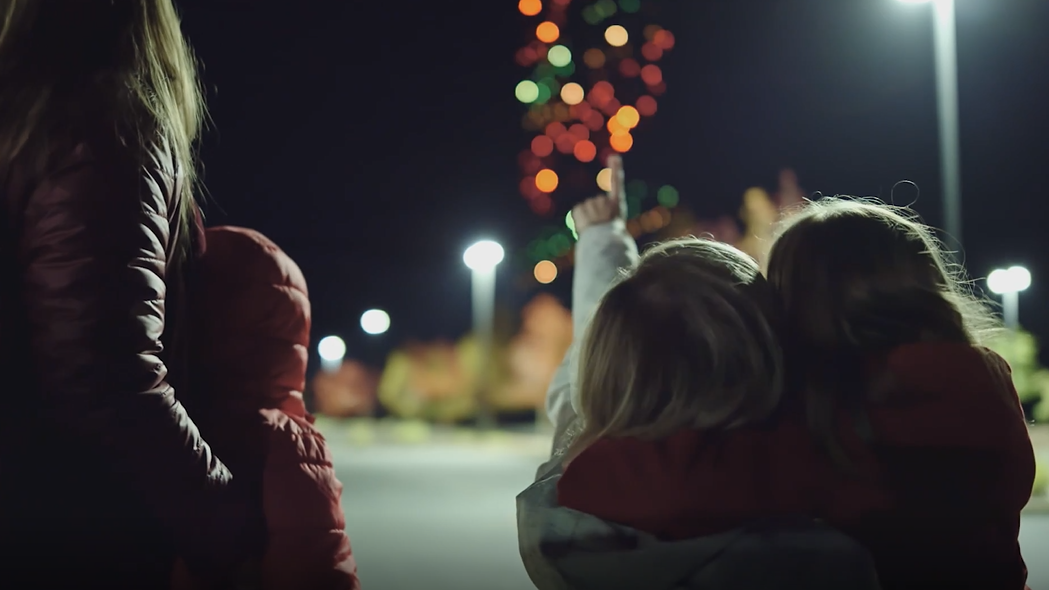 Walmart lights up the sky with all-new 'Holiday Drone Light Show ...