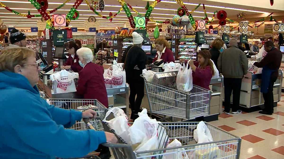 Here's what Market Basket looks like on Thanksgiving Eve