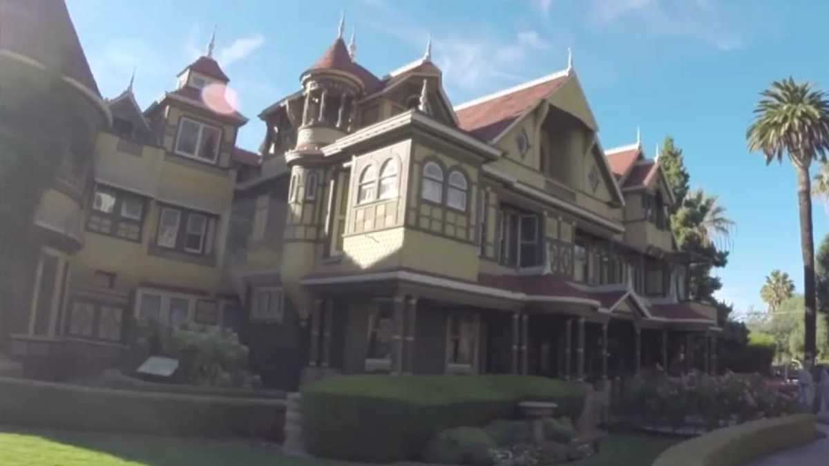 What makes the Winchester Mystery House haunted?